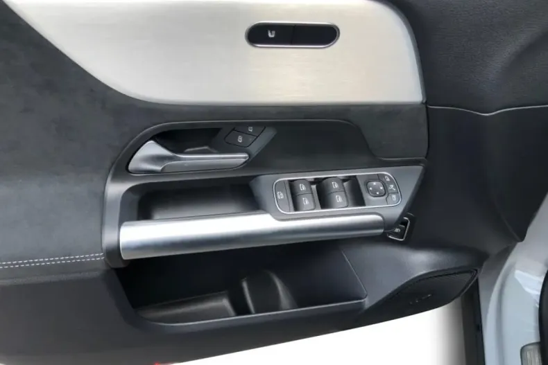 Mercedes-Benz GLA 180 din 2025 cu 8.913 km - oferta MER170260 - foto 15