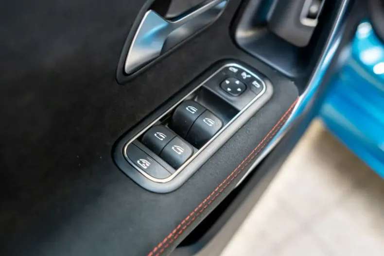 Mercedes-Benz CLA 250 din 2025 cu 6.040 km - oferta MER170261 - foto 20