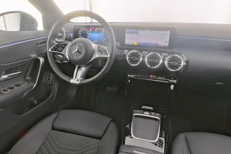 Mercedes-Benz CLA 180 din 2025 cu 17.479 km - oferta MER170263 - foto 7