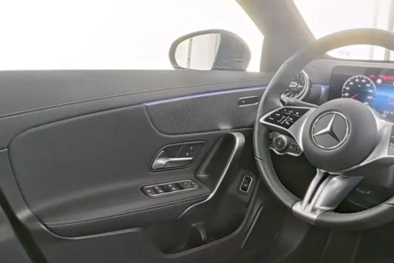Mercedes-Benz CLA 180 din 2025 cu 17.479 km - oferta MER170263 - foto 9