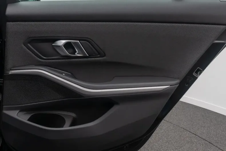 BMW 318 din 2023 cu 51.600 km - oferta BMW170272 - foto 31