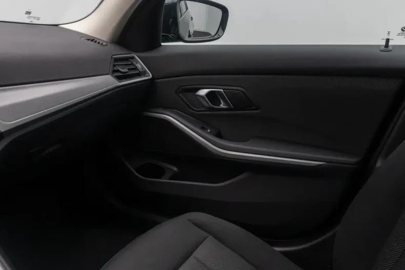 BMW 318 din 2023 cu 51.600 km - oferta BMW170272 - foto 32