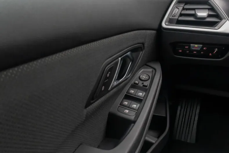 BMW 318 din 2023 cu 51.600 km - oferta BMW170272 - foto 33