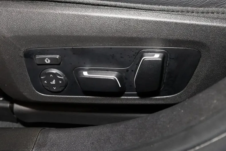 BMW 330 din 2024 cu 20.500 km - oferta BMW170273 - foto 12