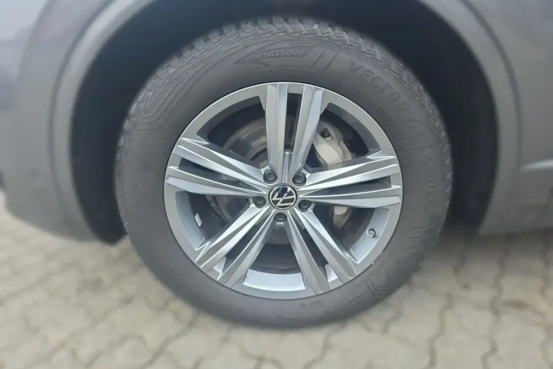 Volkswagen Touareg din 2022 cu 51.918 km - oferta VOL170280 - foto 4