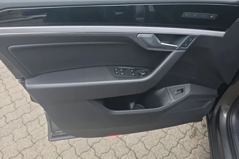 Volkswagen Touareg din 2022 cu 51.918 km - oferta VOL170280 - foto 8