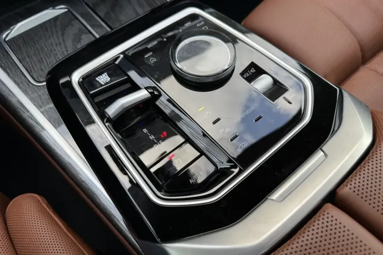 BMW M760 din 2024 cu 20.443 km - oferta BMW170286 - foto 27