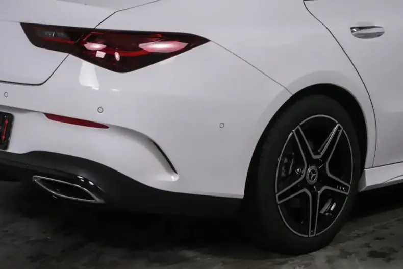 Mercedes-Benz CLA 200 din 2024 cu 12.726 km - oferta MER170291 - foto 4