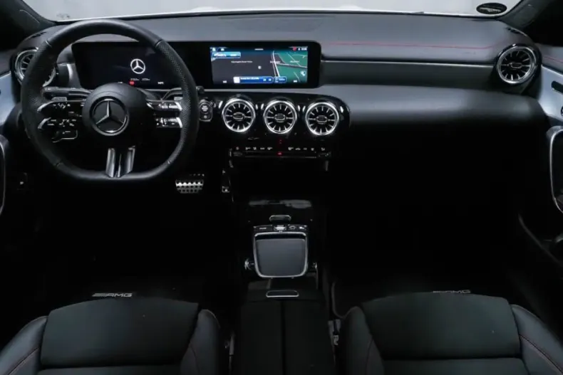 Mercedes-Benz CLA 200 din 2024 cu 12.726 km - oferta MER170291 - foto 8