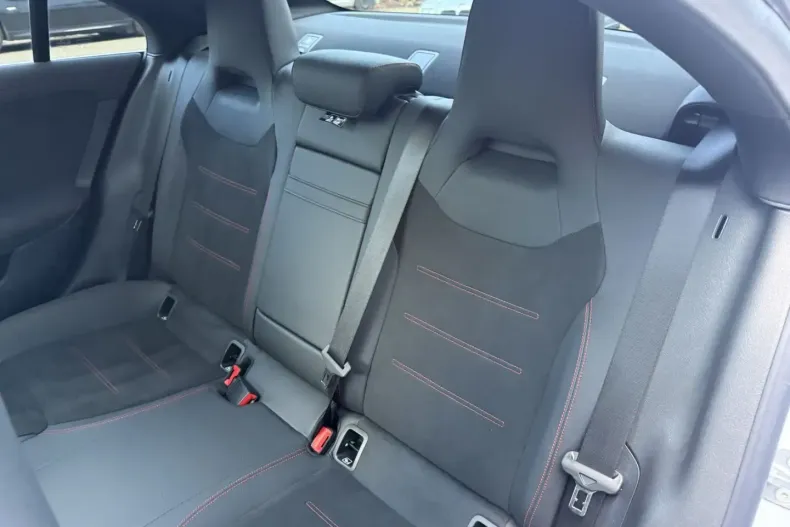 Mercedes-Benz CLA 200 din 2025 cu 3.800 km - oferta MER170292 - foto 14