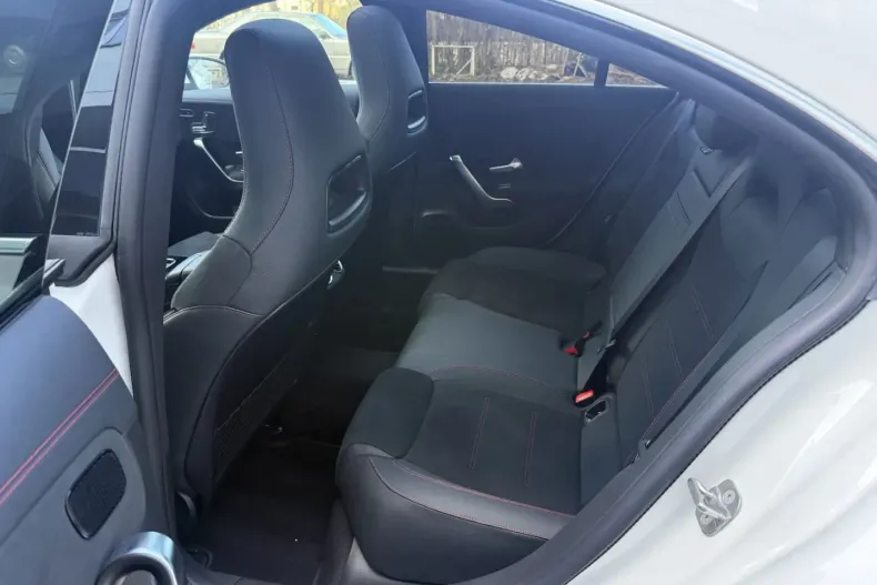 Mercedes-Benz CLA 200 din 2025 cu 3.800 km - oferta MER170292 - foto 15