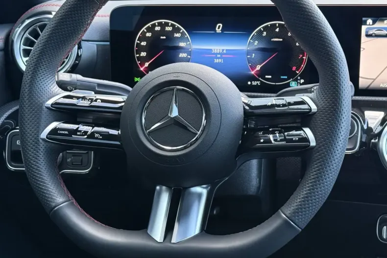 Mercedes-Benz CLA 200 din 2025 cu 3.800 km - oferta MER170292 - foto 18