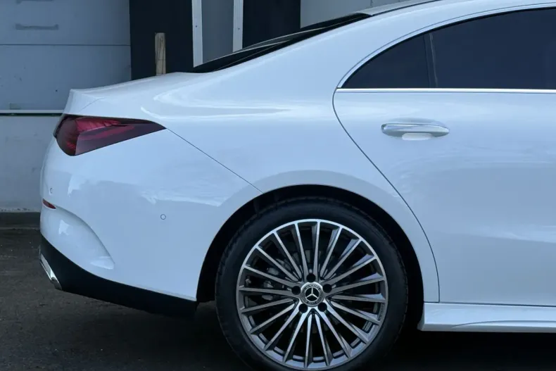 Mercedes-Benz CLA 200 din 2025 cu 3.800 km - oferta MER170292 - foto 30