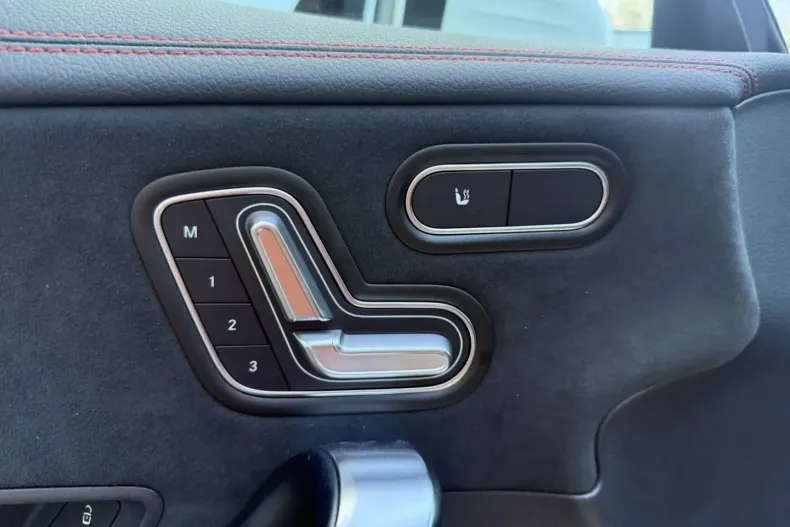 Mercedes-Benz CLA 200 din 2025 cu 3.800 km - oferta MER170292 - foto 32