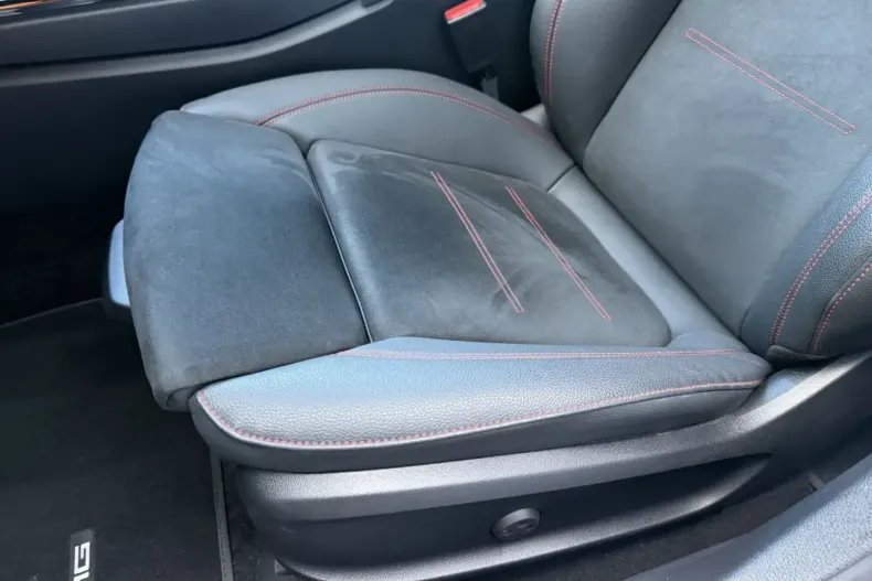 Mercedes-Benz CLA 200 din 2025 cu 3.800 km - oferta MER170292 - foto 34