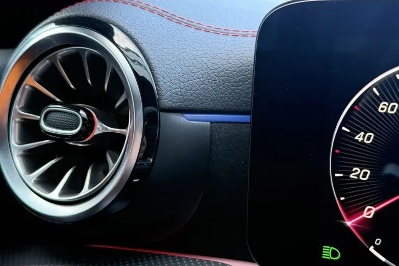 Mercedes-Benz CLA 200 din 2025 cu 3.800 km - oferta MER170292 - foto 35