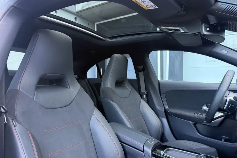 Mercedes-Benz CLA 200 din 2025 cu 3.800 km - oferta MER170292 - foto 42