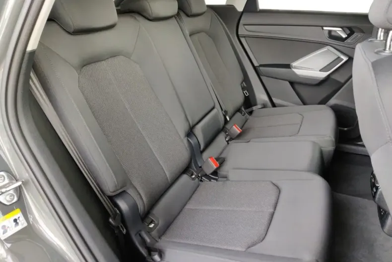 Audi Q3 din 2024 cu 9.600 km - oferta AUD170295 - foto 7