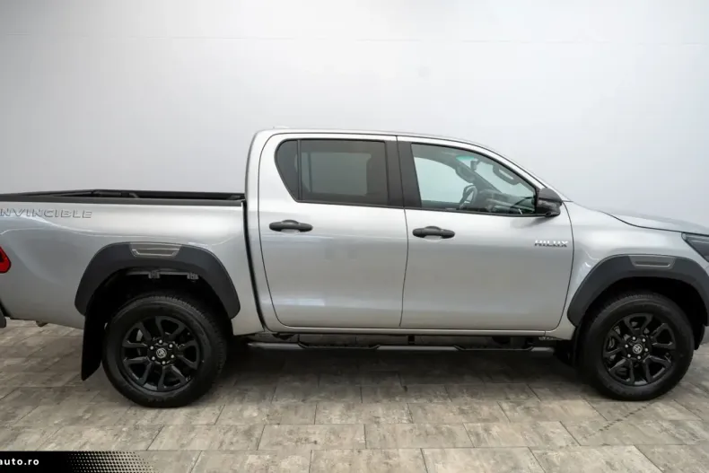 Toyota Hilux din 2025 cu 2.000 km - oferta TOY170298 - foto 4