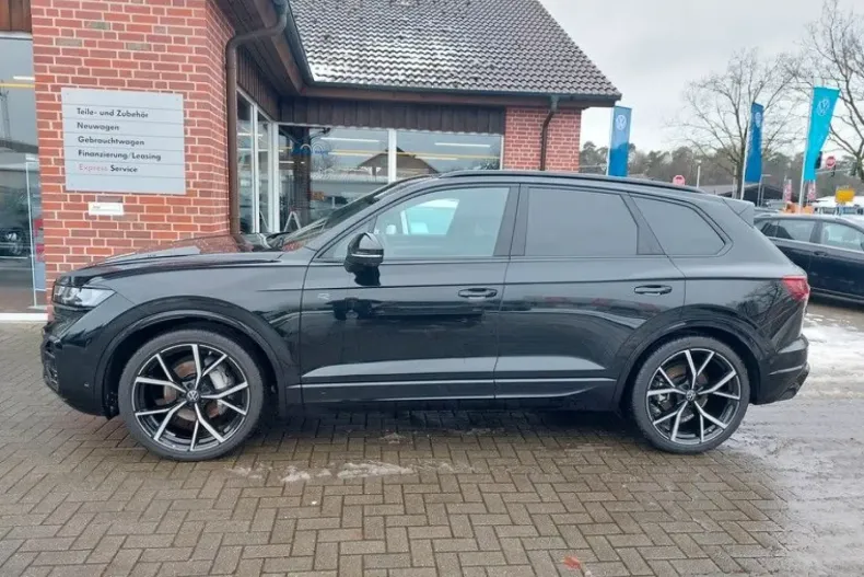 Volkswagen Touareg din 2025 cu 8.050 km - oferta VOL170304 - foto 2