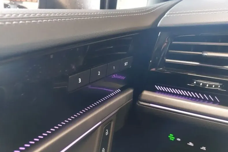 Volkswagen Touareg din 2025 cu 8.050 km - oferta VOL170304 - foto 23