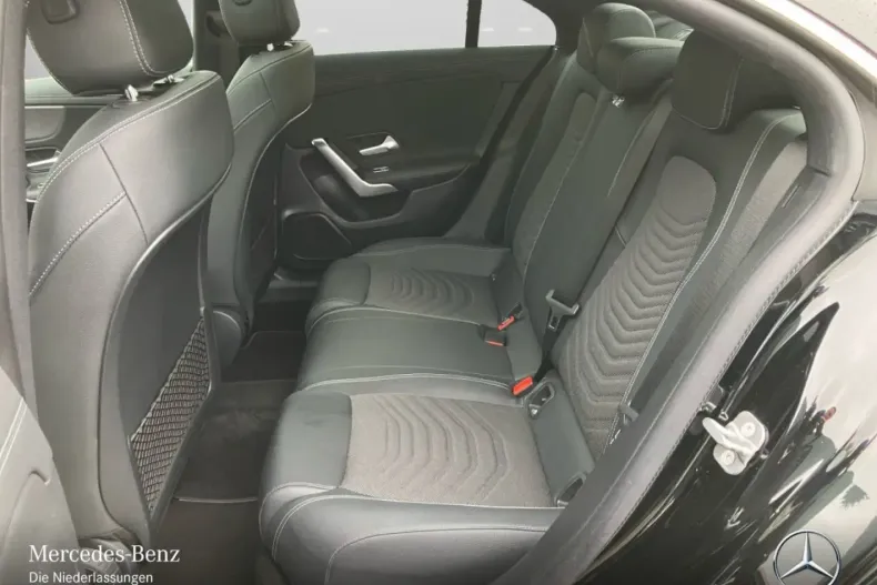 Mercedes-Benz CLA 200 din 2023 cu 57.761 km - oferta MER170347 - foto 8