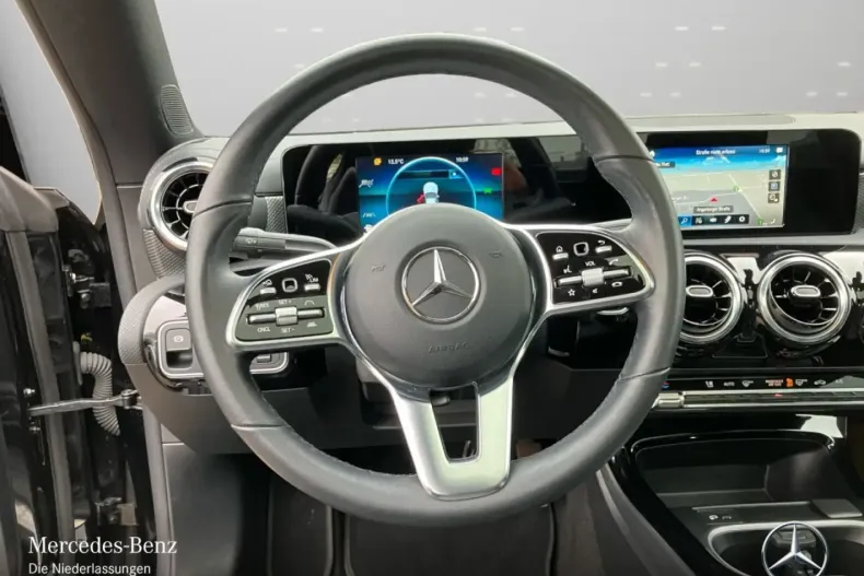 Mercedes-Benz CLA 200 din 2023 cu 57.761 km - oferta MER170347 - foto 10