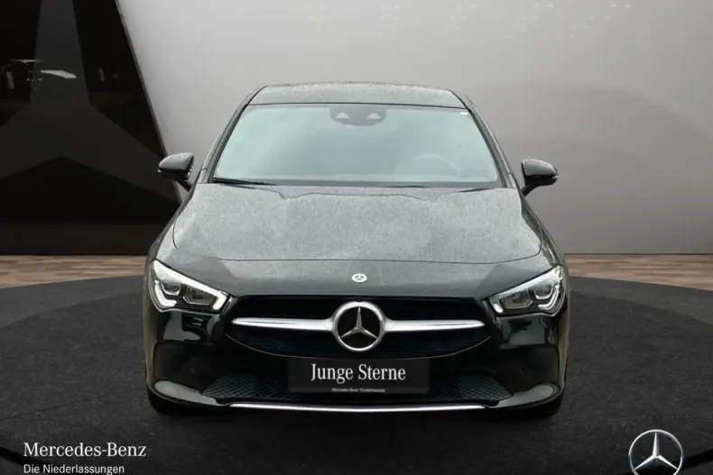 Mercedes-Benz CLA 200 din 2023 cu 57.761 km - oferta MER170349 - foto 2