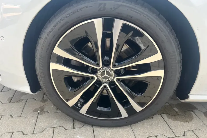 Mercedes-Benz CLA 180 din 2024 cu 19.300 km - oferta MER170355 - foto 6