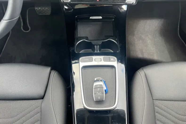 Mercedes-Benz CLA 180 din 2024 cu 19.300 km - oferta MER170355 - foto 9