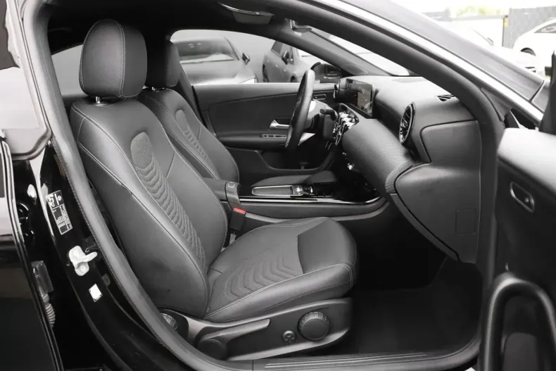 Mercedes-Benz CLA 180 din 2024 cu 22.361 km - oferta MER170360 - foto 4