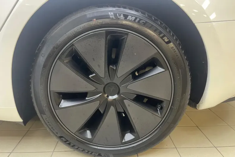 Tesla Model 3 din 2023 cu 18.124 km - oferta TES170361 - foto 25