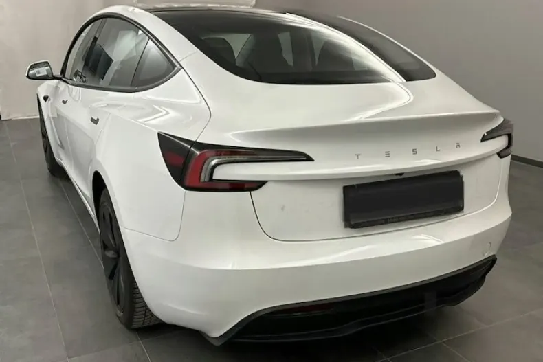 Tesla Model 3 din 2023 cu 44.600 km - oferta TES170364 - foto 2