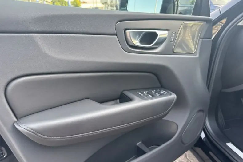 Volvo XC60 din 2024 cu 27.132 km - oferta VOL170372 - foto 13