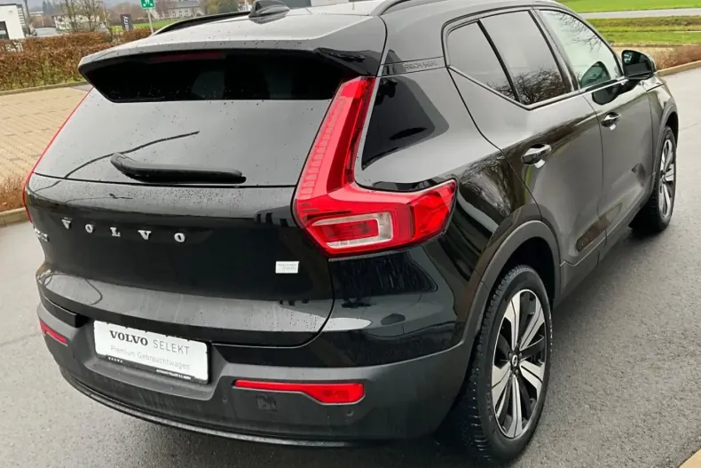 Volvo XC40 din 2022 cu 37.235 km - oferta VOL170379 - foto 4