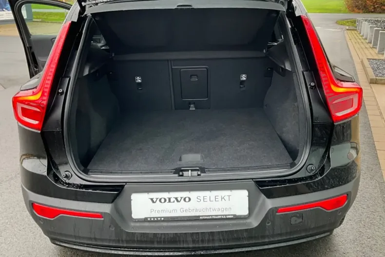 Volvo XC40 din 2022 cu 37.235 km - oferta VOL170379 - foto 6