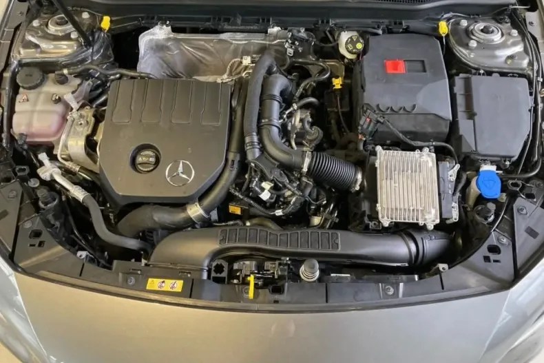 Mercedes-Benz A 200 din 2024 cu 12.167 km - oferta MER170385 - foto 4