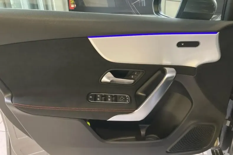 Mercedes-Benz A 200 din 2024 cu 12.167 km - oferta MER170385 - foto 5