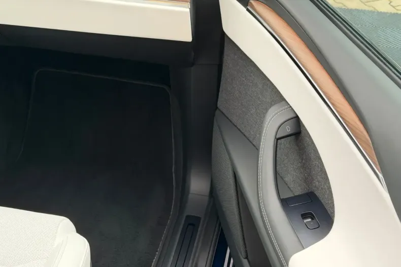 Tesla Model X din 2023 cu 43.999 km - oferta TES170392 - foto 9