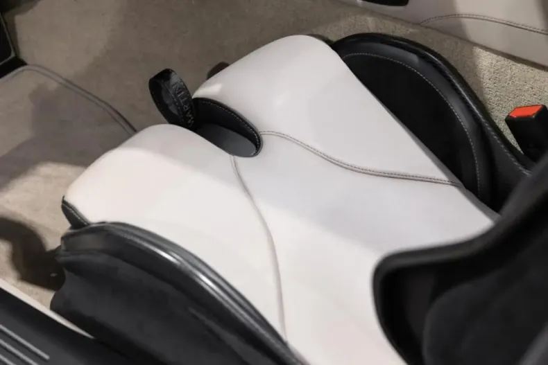 Aston Martin DBS din 2024 cu 1.231 km - oferta AST170396 - foto 28