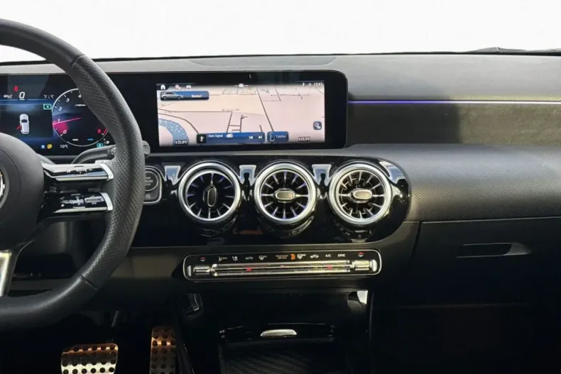 Mercedes-Benz A 200 din 2024 cu 18.419 km - oferta MER170399 - foto 11