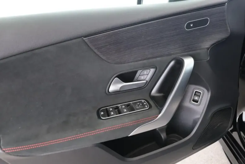 Mercedes-Benz A 250 din 2022 cu 48.856 km - oferta MER170419 - foto 12