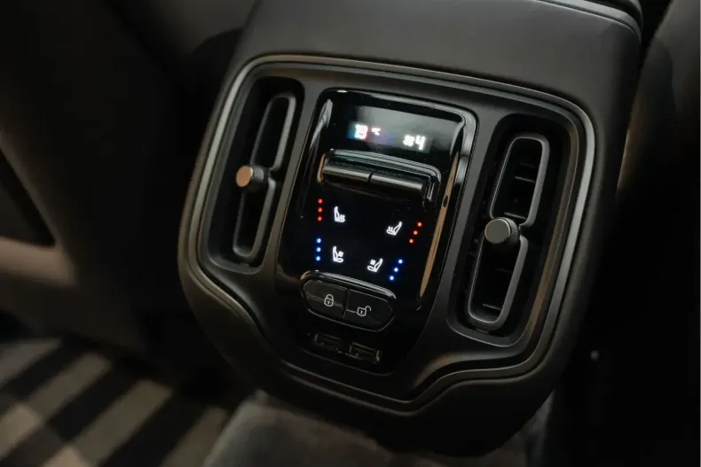 Aston Martin DBX din 2023 cu 26.335 km - oferta AST170421 - foto 26