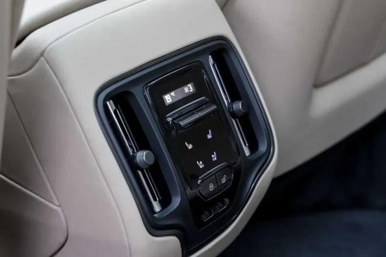 Aston Martin DBX din 2025 cu 50 km - oferta AST170432 - foto 21