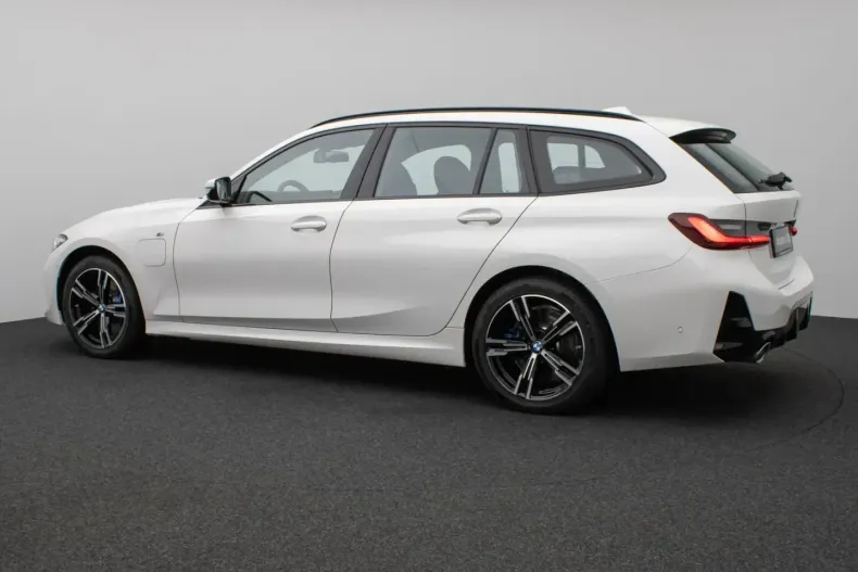 BMW 330 din 2025 cu 3.100 km - oferta BMW170435 - foto 9