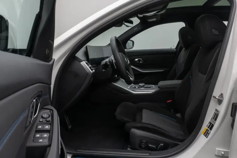 BMW 330 din 2025 cu 3.100 km - oferta BMW170435 - foto 20