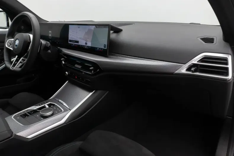 BMW 330 din 2025 cu 3.100 km - oferta BMW170435 - foto 24