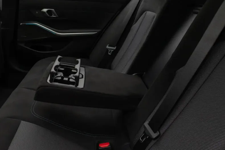 BMW 330 din 2025 cu 3.100 km - oferta BMW170435 - foto 28