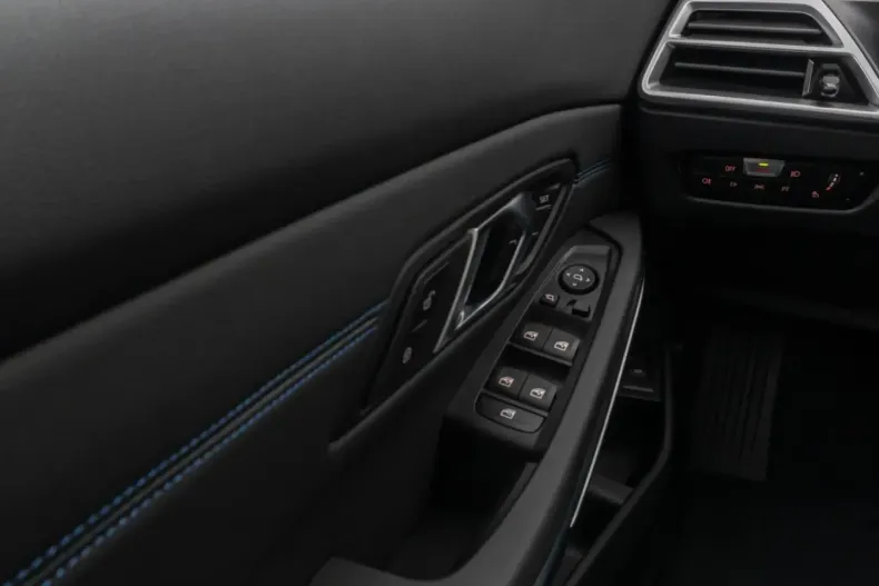 BMW 330 din 2025 cu 3.100 km - oferta BMW170435 - foto 36