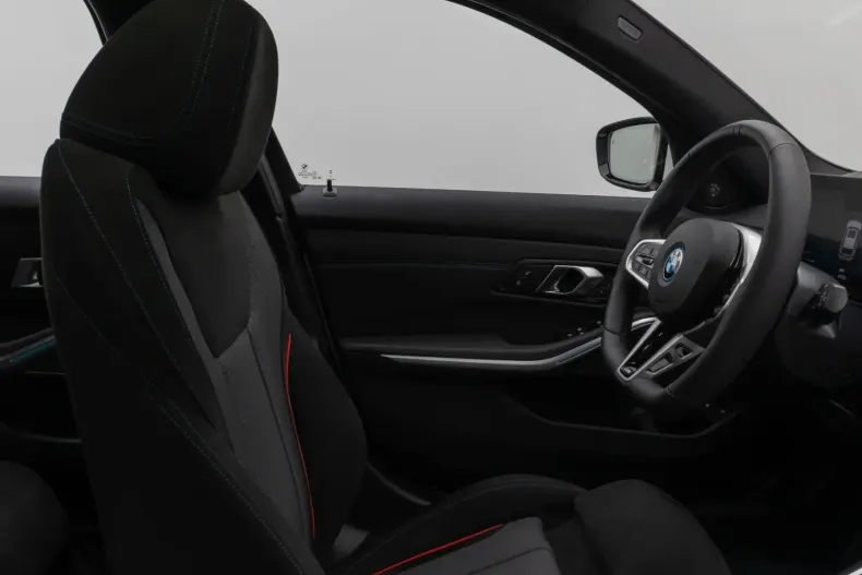 BMW 330 din 2025 cu 3.100 km - oferta BMW170435 - foto 39